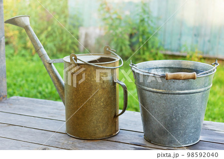 Metal bucket with water and watering-pot 98592040