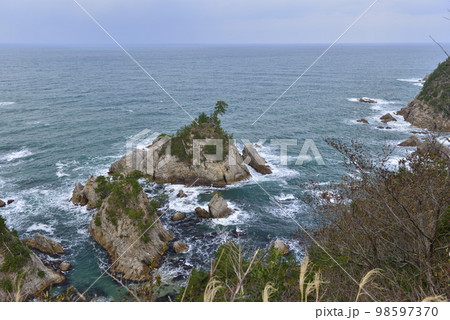 【鳥取県岩美町】浦富海岸(鴨ヶ磯) 【鳥取県岩美町】浦富海岸(鴨ヶ磯) 98597370