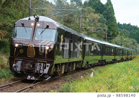 クルーズトレイン「ななつ星」（JR九州）の写真素材 [98598140