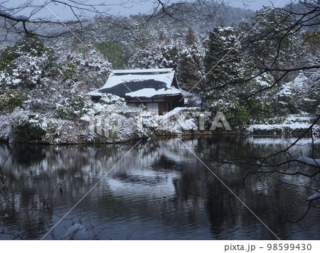 龍安寺の雪景色 龍安寺の雪景色 98599430