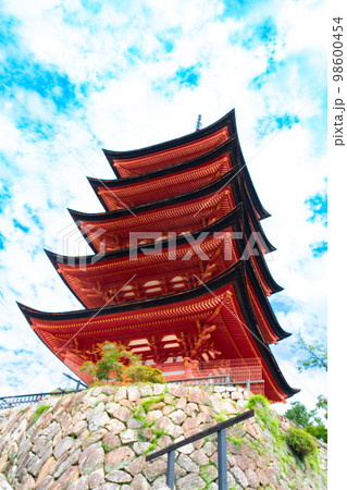 【世界遺産　嚴島神社】【安芸国一宮】豊国神社五重塔3　広島県廿日市市 98600454