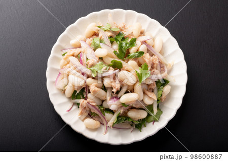 白いんげん豆とツナのサラダ 98600887