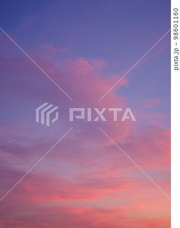 真っ赤に焼ける夕焼けのイメージ 真っ赤に焼ける夕焼けのイメージ 98601160