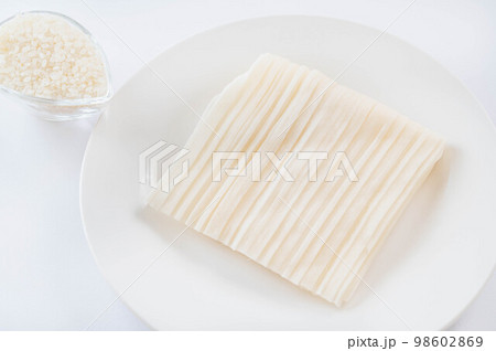 うどん風米粉麺と白米 うどん風米粉麺と白米 98602869