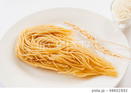 発芽玄米のお米麺と白米 98602892