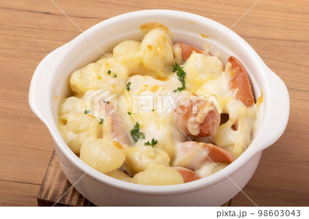 ポテトニョッキとウィンナーのチーズ焼き ポテトニョッキとウィンナーのチーズ焼き 98603043