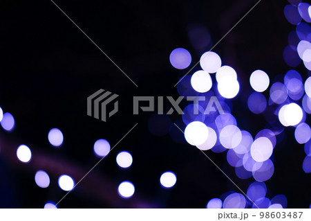 背景素材　黒＋青の玉ボケ　キラキラ 98603487