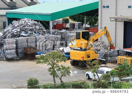 産業廃棄物処理業者の風景 産業廃棄物処理業者の風景 98604781