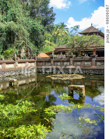 ティルタ・ウンプル寺院 (インドネシア、バリ島) ティルタ・ウンプル寺院 (インドネシア、バリ島) 98606087