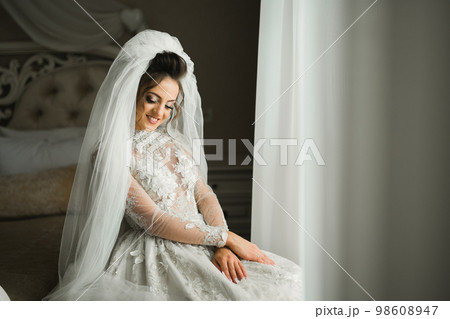 Portrait of a beautiful fashion bride, sweet and sensual. Wedding make up and hair 98608947