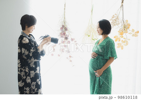 マタニティフォト 98610118