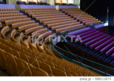 Yellow and red seats in an empty stadium 98611874