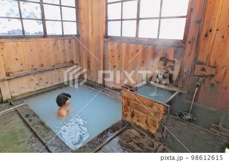 鶴の湯温泉　内湯　乳頭温泉郷 98612615