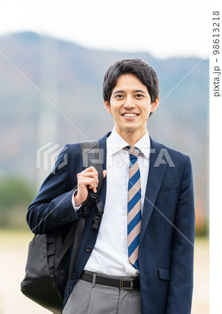 高校生　男子　学校 98613218
