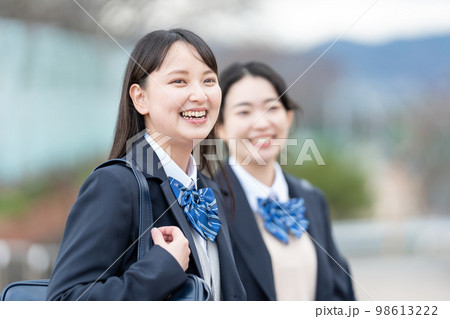 女子高生 通学 制服 女子高生 通学 制服 98613222