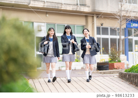 女子高生 通学 制服 女子高生 通学 制服 98613233