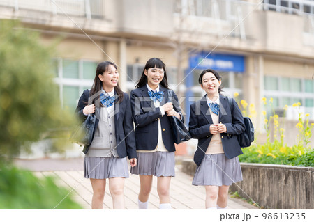 女子高生 通学 制服 女子高生 通学 制服 98613235