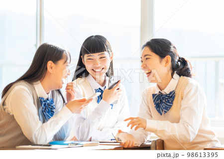 女子高生　スマホ　教室 98613395