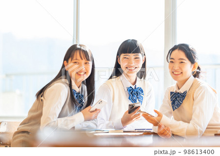 女子高生　スマホ　教室 98613400