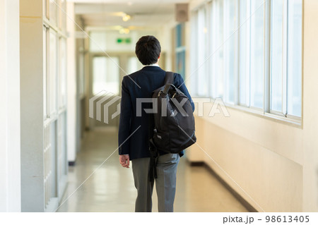 高校生　男子　学校 98613405