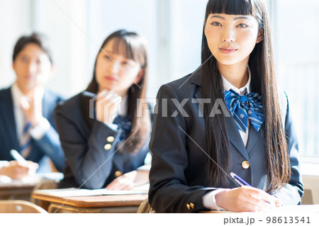 教室　女子高生　授業 98613541