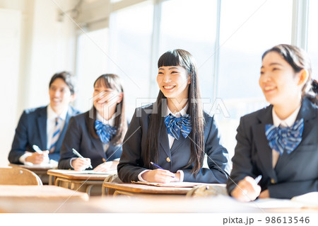 教室　女子高生　授業 98613546