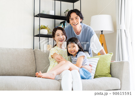 若い家族の新生活 若い家族の新生活 98615591