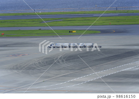 東京都の羽田空港で撮影した写真。 98616150