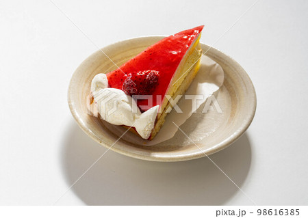 【デザート素材】いちごのタルトケーキ【食べ物素材】 98616385