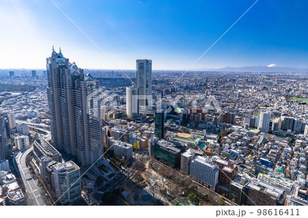 《東京都》富士山と東京の都市風景・新宿からのぞむ眺望 《東京都》富士山と東京の都市風景・新宿からのぞむ眺望 98616411