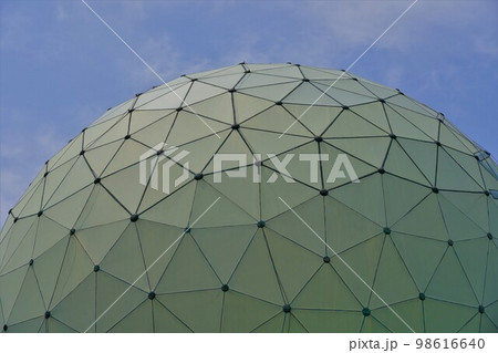 脊振山頂の航空自衛隊レーダー 98616640