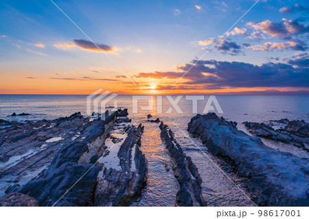 （神奈川県）荒崎海岸　沈む夕陽 98617001