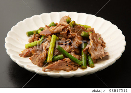 牛肉とニンニクの芽の炒め物 牛肉とニンニクの芽の炒め物 98617511