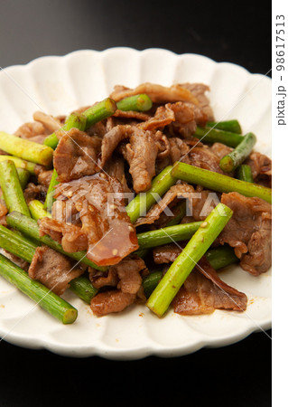牛肉とニンニクの芽の炒め物 98617513