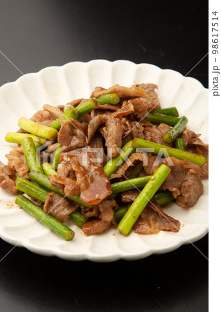 牛肉とニンニクの芽の炒め物 98617514