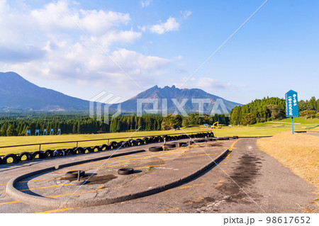 月廻り公園 周辺風景 阿蘇山(根子岳・高岳)絶景風景 (阿蘇郡高森町) 月廻り公園 周辺風景 阿蘇山(根子岳・高岳)絶景風景 (阿蘇郡高森町) 98617652