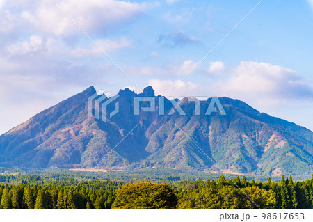 月廻り公園から観える風景 阿蘇山(根子岳・高岳)絶景風景 (阿蘇郡高森町) 月廻り公園から観える風景 阿蘇山(根子岳・高岳)絶景風景 (阿蘇郡高森町) 98617653