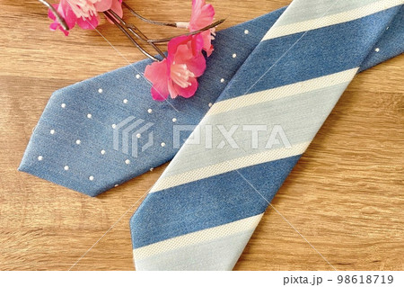 ネクタイと桜 男性の就活や入学 ネクタイと桜 男性の就活や入学 98618719