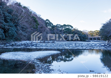伊勢神宮 宇治橋 雪景色 伊勢神宮 宇治橋 雪景色 98619122