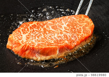 グリルステーキ Thick cut luxury fresh beef steak グリルステーキ Thick cut luxury fresh beef steak 98619980