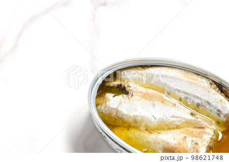 オイルサーディンの缶詰 98621748