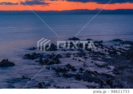 （神奈川県）日没後の荒崎海岸 98621755