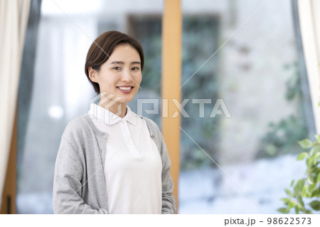 若い女性看護師 訪問看護 在宅医療 若い女性看護師 訪問看護 在宅医療 98622573