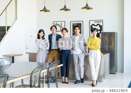 ビジネス　チーム 98622804