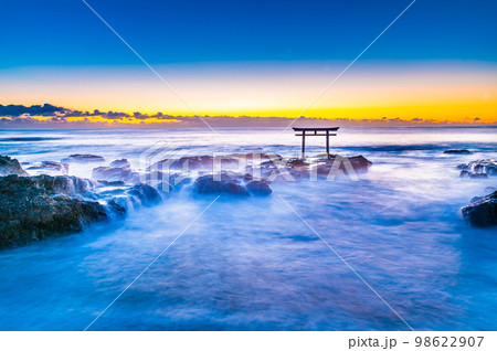 茨城県 大洗磯前神社・神磯の鳥居　～早朝～ 98622907