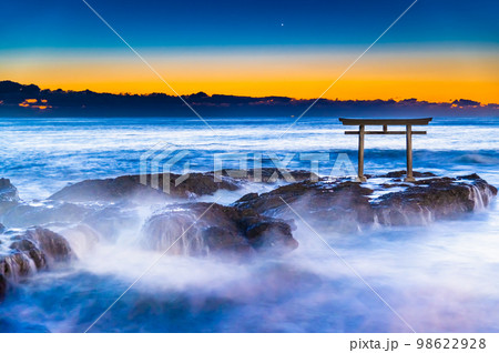 茨城県 大洗磯前神社・神磯の鳥居　～早朝～ 98622928