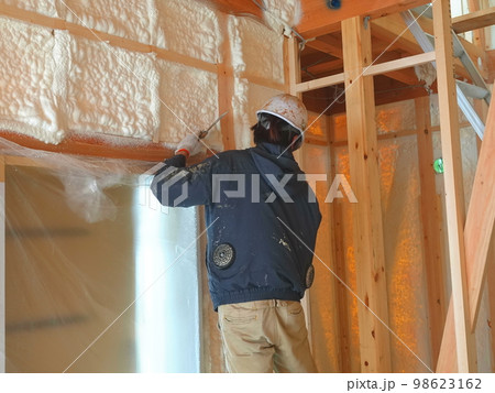 住宅の吹付断熱工事発砲ウレタン22 98623162