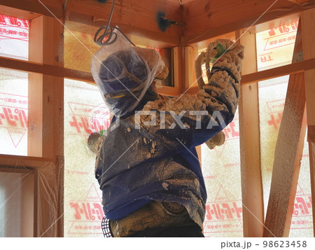 住宅の吹付断熱工事発泡ウレタン25 住宅の吹付断熱工事発泡ウレタン25 98623458