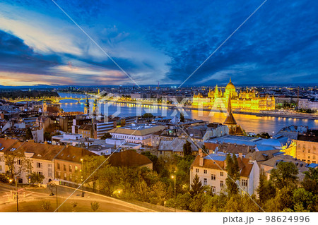 Budapest Hungary, city skyline night at Hungarian Parliament and Danube River 98624996
