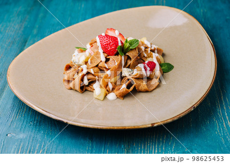 Pasta with strawberry and sour cream 98625453